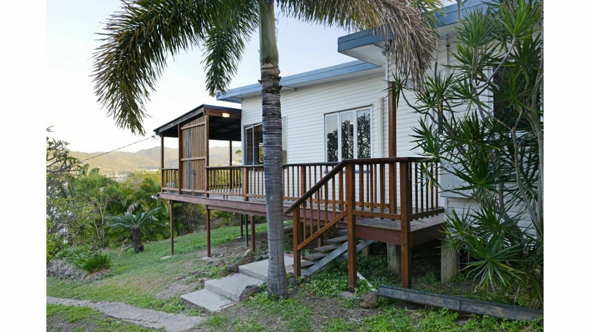 Airlie Guest House Airlie Beach Exterior foto
